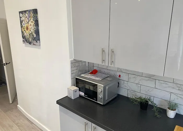 Stylish Home - Close To City Centre, Anfield Stadium - Free Parking