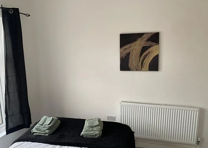 Stylish Home - Close To City Centre, Anfield Stadium - Free Parking