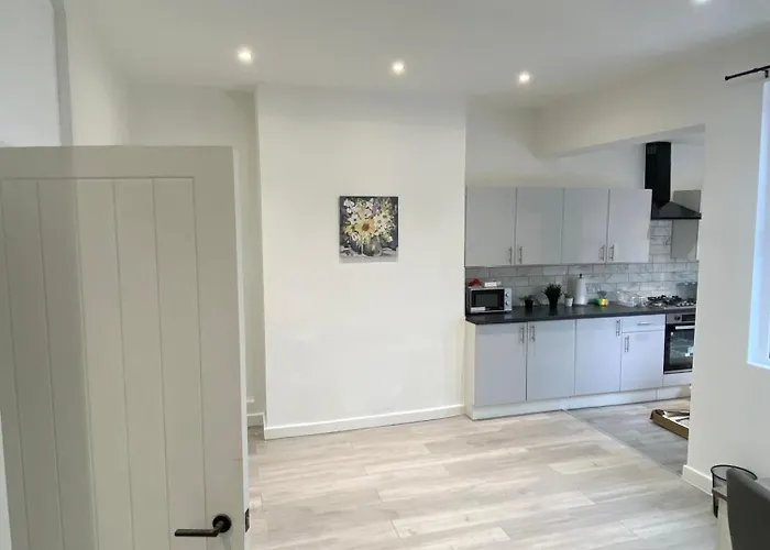 Stylish Home - Close To City Centre, Anfield Stadium - Free Parking